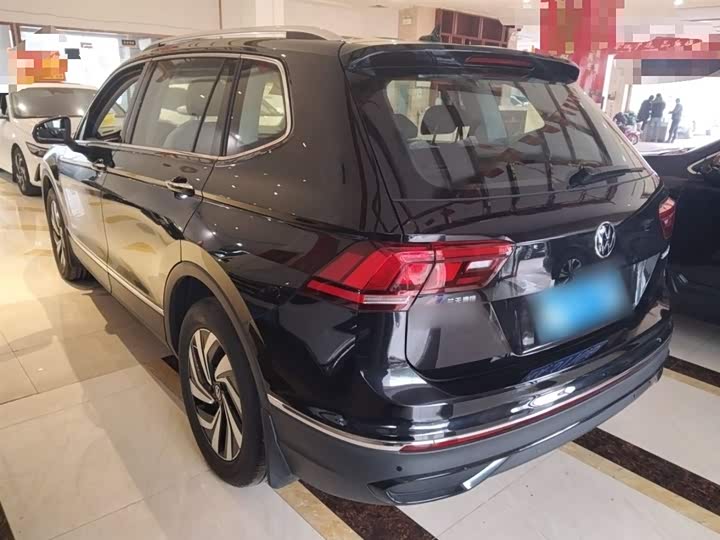 Volkswagen Tiguan L Pro 2025 2025款 出众款 300TSI 自动两驱龙腾版