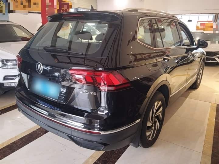 Volkswagen Tiguan L Pro 2025 2025款 出众款 300TSI 自动两驱龙腾版