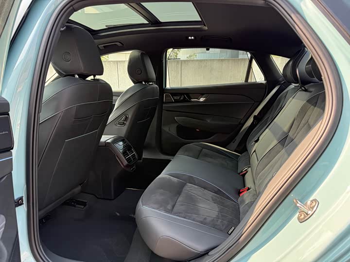 Volkswagen Passat 2025 2025款 Pro 380TSI 龙尊版