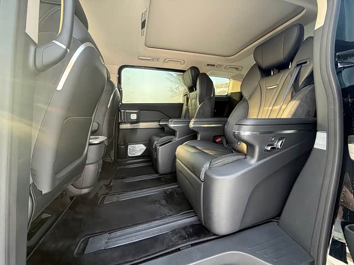 Hongqi HQ9 2023 2023款 2.0T 智联旗悦版