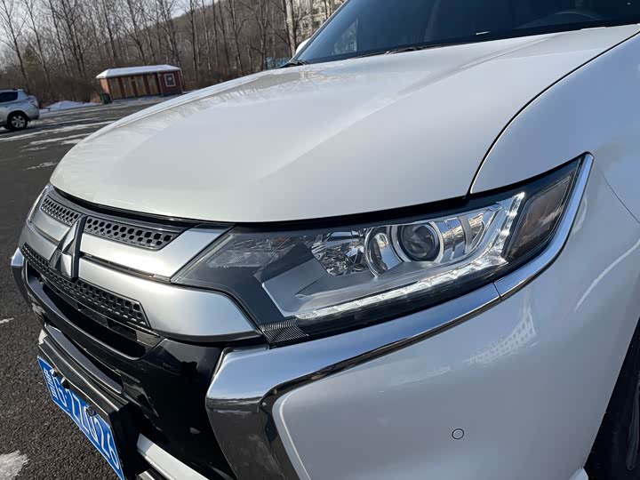 Mitsubishi Outlander 2021 2021款 改款 2.0L 两驱畅享版 7座