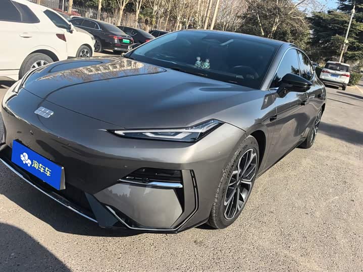 Geely Galaxy E8 2025 2025款 700km 远航智驾版