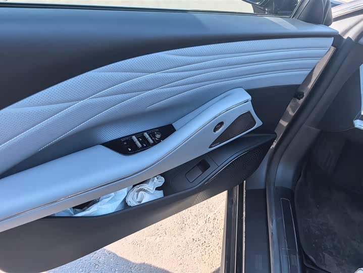 Geely Galaxy E8 2025 2025款 700km 远航智驾版