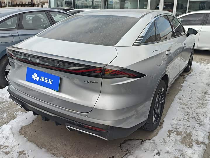 Geely Galaxy L6 2025 2025款 EM-i 140km 星舰版