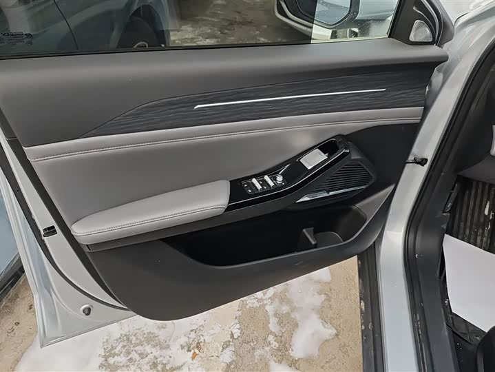 Geely Galaxy L6 2025 2025款 EM-i 140km 星舰版