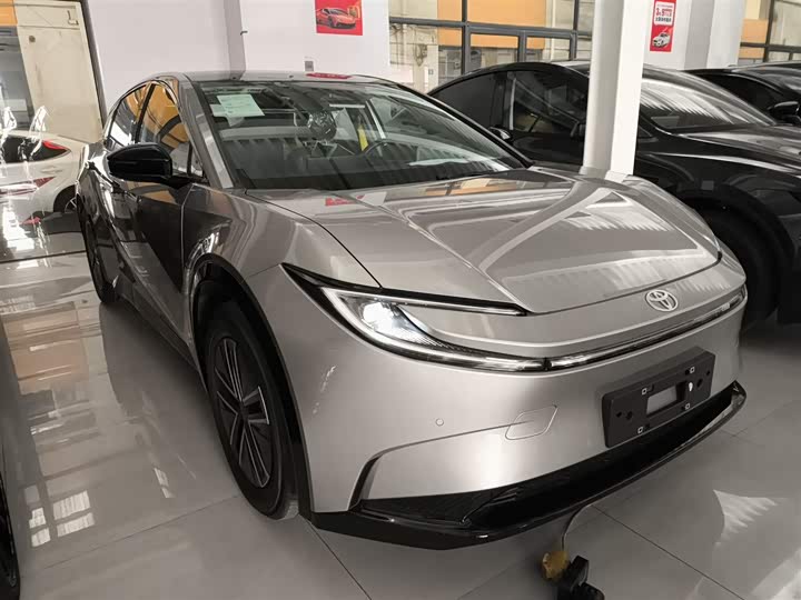 2025 Toyota bZ5