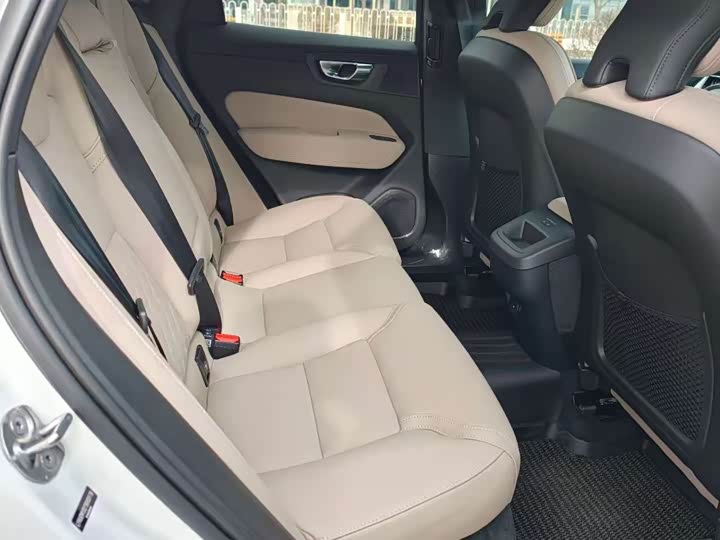 Volvo XC60 2026 2026款 B5 四驱智逸豪华版