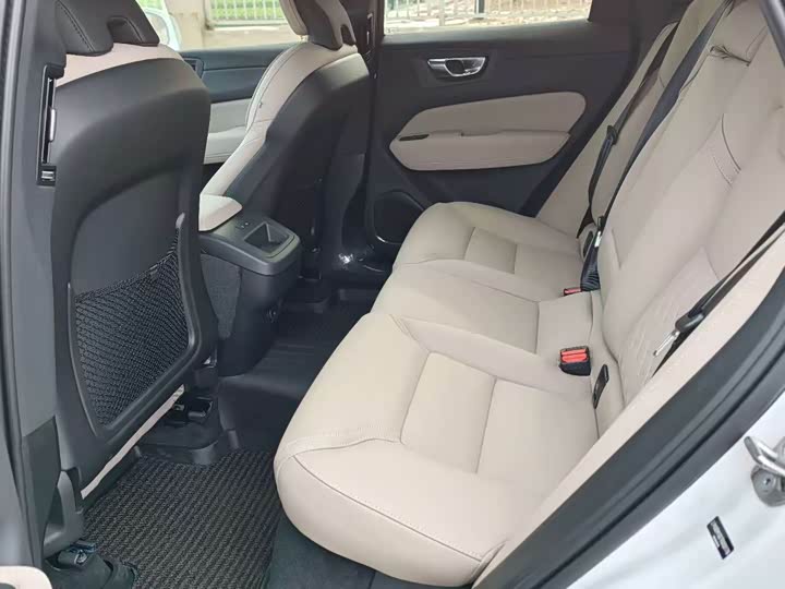 Volvo XC60 2026 2026款 B5 四驱智逸豪华版