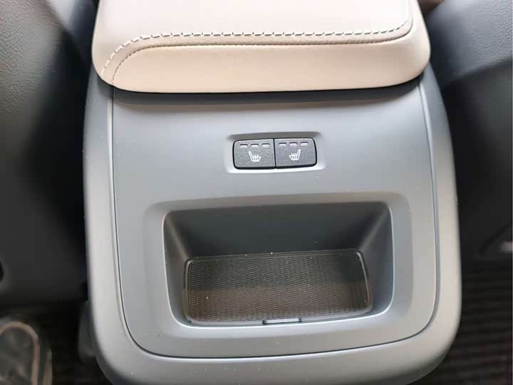 Volvo XC60 2026 2026款 B5 四驱智逸豪华版