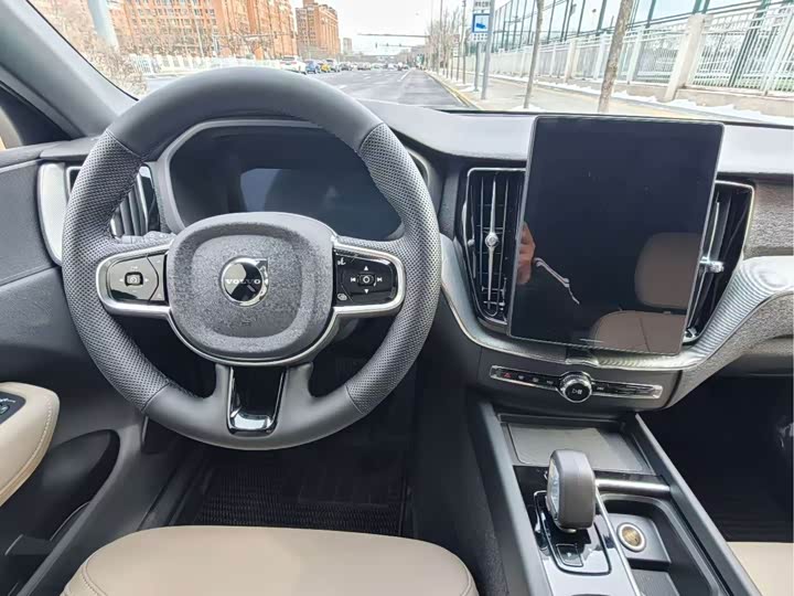 Volvo XC60 2026 2026款 B5 四驱智逸豪华版