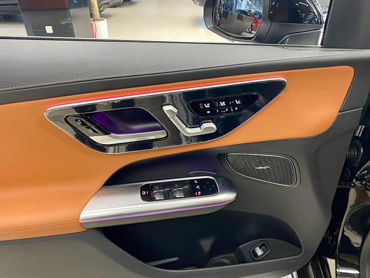 Mercedes-Benz GLC-Class 2025 2025款 改款 GLC 300 L 4MATIC 动感型 5座