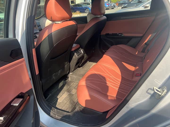 Geely Galaxy L6 2025 2025款 EM-i 140km 星舰版