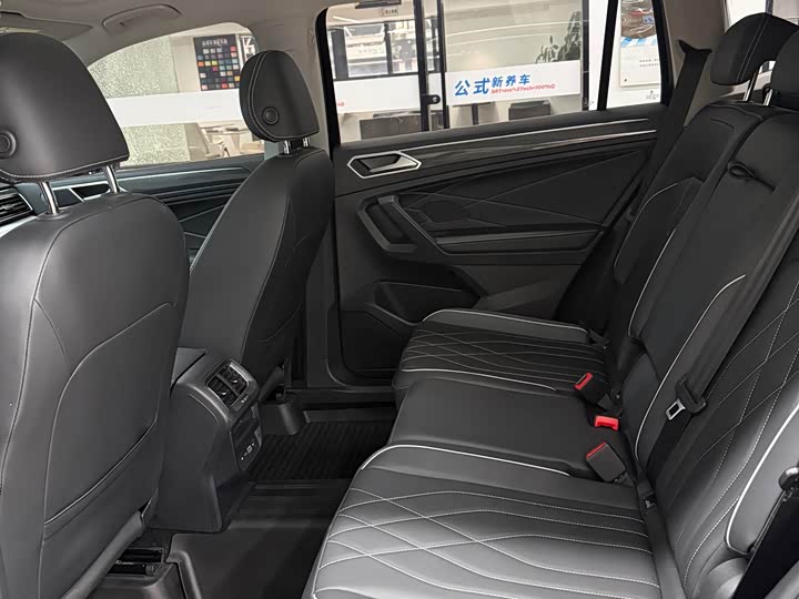 Volkswagen Tiguan L Pro 2025 2025款 出众款 330TSI 自动两驱R-Line龙耀版