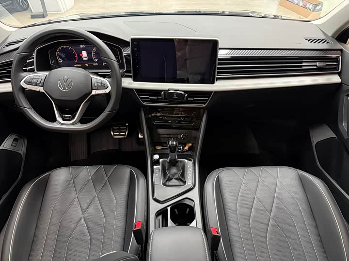 Volkswagen Tiguan L Pro 2025 2025款 出众款 330TSI 自动两驱R-Line龙耀版