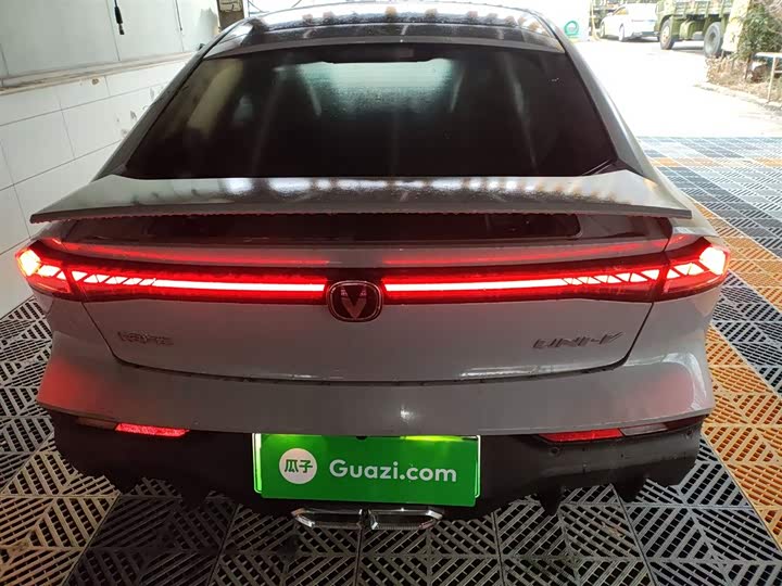 Changan UNI-V Hybrid 2024 2024款 蓝鲸智电iDD 136km 智尊型