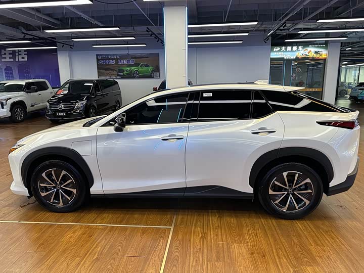 Lexus RZ 2023 2023款 450e 四驱纵享版