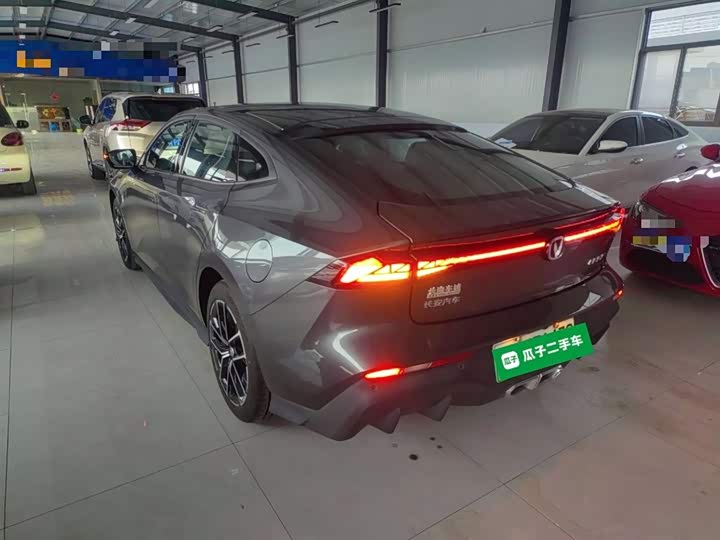 Changan UNI-V Hybrid 2024 2024款 蓝鲸智电iDD 136km 智尊型