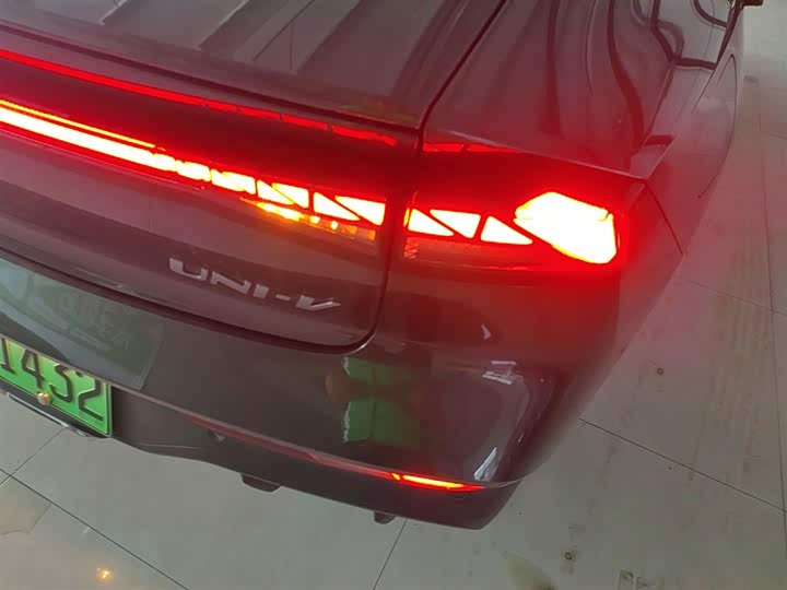 Changan UNI-V Hybrid 2024 2024款 蓝鲸智电iDD 136km 智尊型