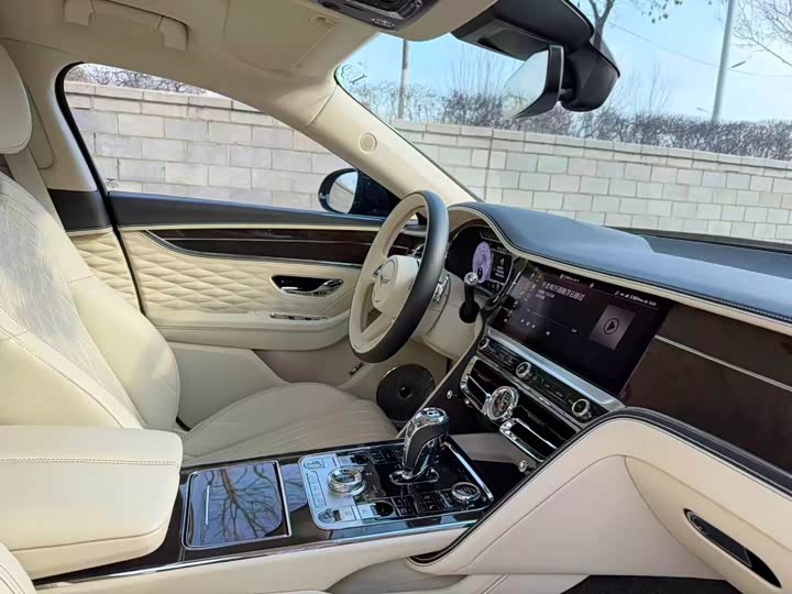 Bentley Flying Spur 2023 2023款 4.0T V8 雅度版