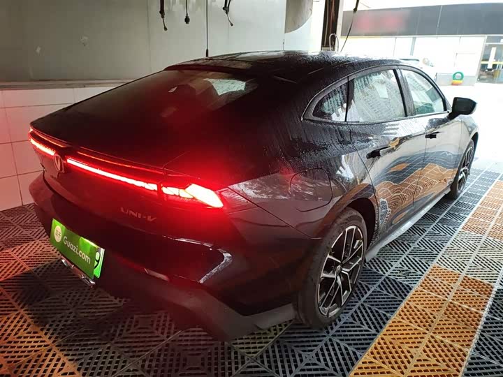 Changan UNI-V Hybrid 2024 2024款 蓝鲸智电iDD 136km 智尊型