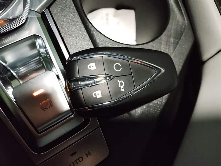 Changan UNI-V Hybrid 2024 2024款 蓝鲸智电iDD 136km 智尊型