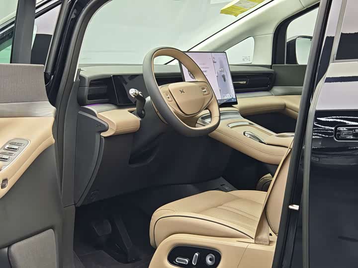 XPeng X9 2025 2025款 纯电 740超长续航 Max