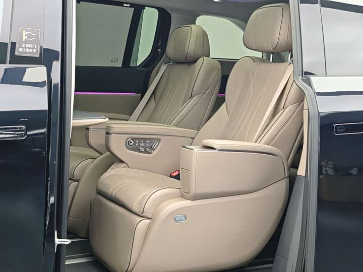 XPeng X9 2025 2025款 纯电 740超长续航 Max