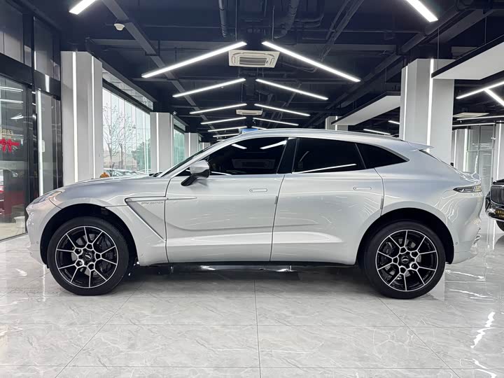 Aston Martin DBX 2022 2022款 3.0T STRAIGHT-SIX