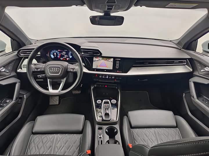 Audi A3 2025 2025款 A3L Limousine 35TFSI 飞驰尊享型