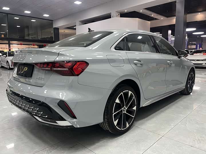 Audi A3 2025 2025款 A3L Limousine 35TFSI 飞驰尊享型