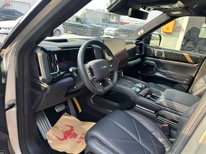 BYD FangChengBao Leopard 8 2025 2025款 智勇旗舰版 6座