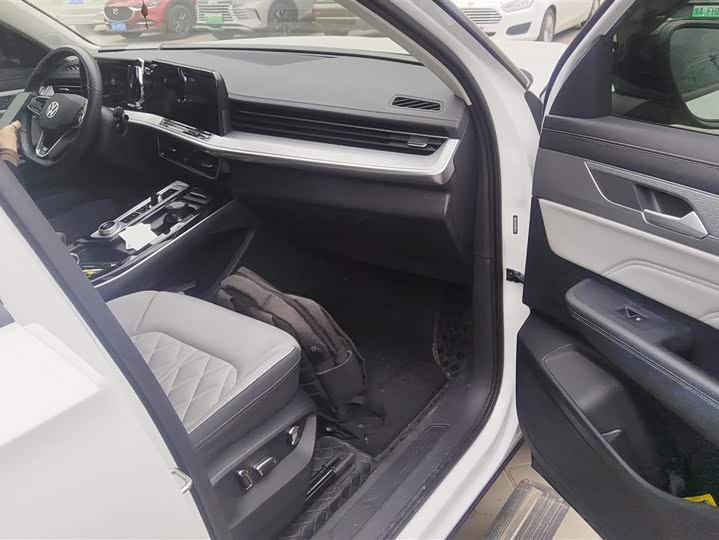 Volkswagen Tavendor 2024 2024款 380TSI 四驱R-Line巡游 众享款