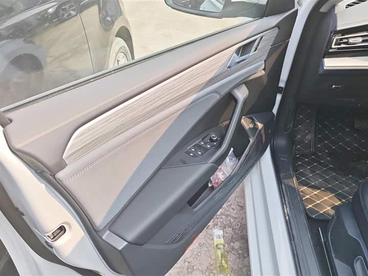 Volkswagen Sagitar L 2025 2025款 改款三 300TSI DSG超越版