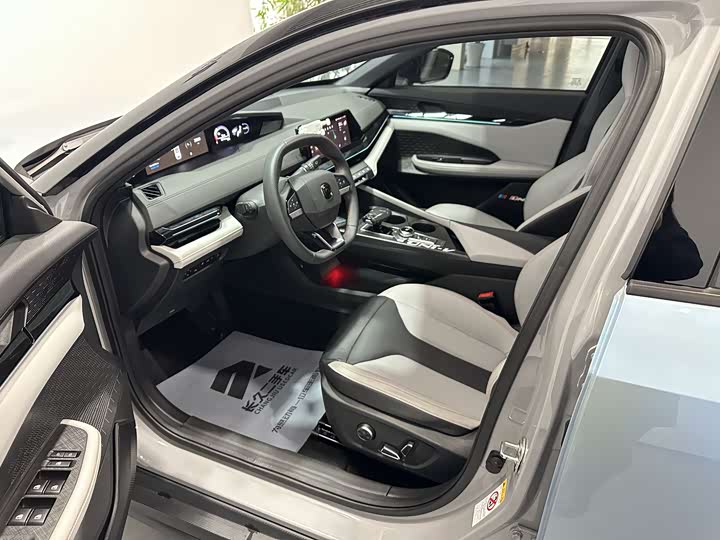 Changan UNI-V Hybrid 2024 2024款 蓝鲸智电iDD 136km 智尊型