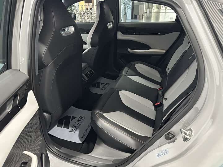 Changan UNI-V Hybrid 2024 2024款 蓝鲸智电iDD 136km 智尊型