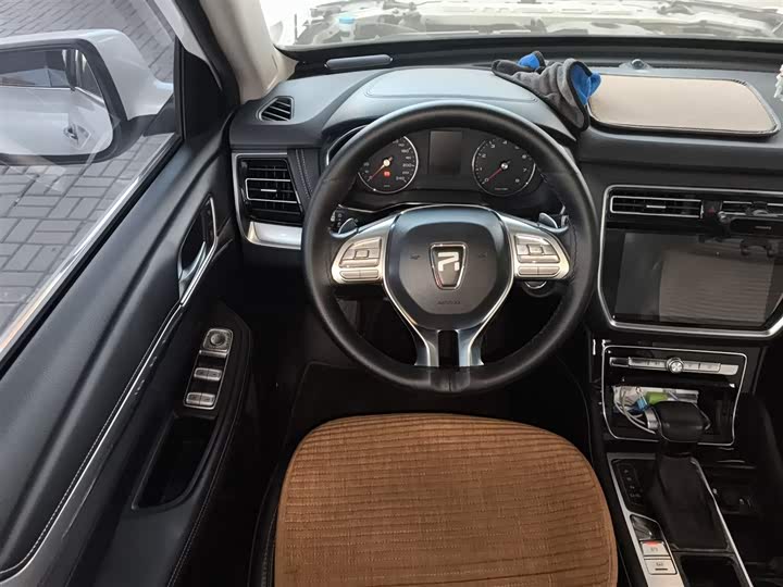 Roewe RX8 2019 2019款 30T 两驱超群旗舰版