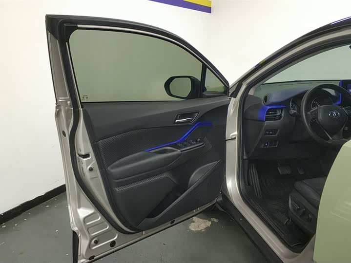 Toyota C-HR 2022 2022款 2.0L 领先版