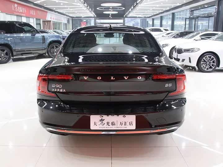 Volvo S90 2025 2025款 B5 智逸豪华版
