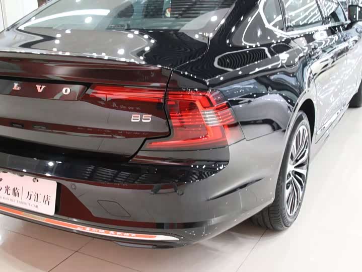 Volvo S90 2025 2025款 B5 智逸豪华版