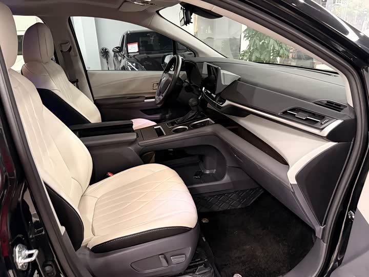 Toyota Granvia 2024 2024款 2.5L混动 舒适版