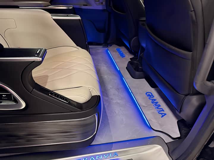 Toyota Granvia 2024 2024款 2.5L混动 舒适版