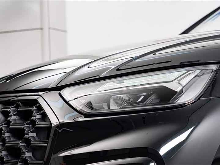 Audi Q5L 2025 2025款 45周年典藏版 40 TFSI 豪华动感型