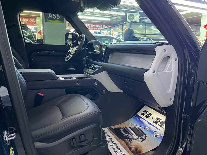 Land Rover Defender 2025 2025款 110 3.0T P400 X-Dynamic SE