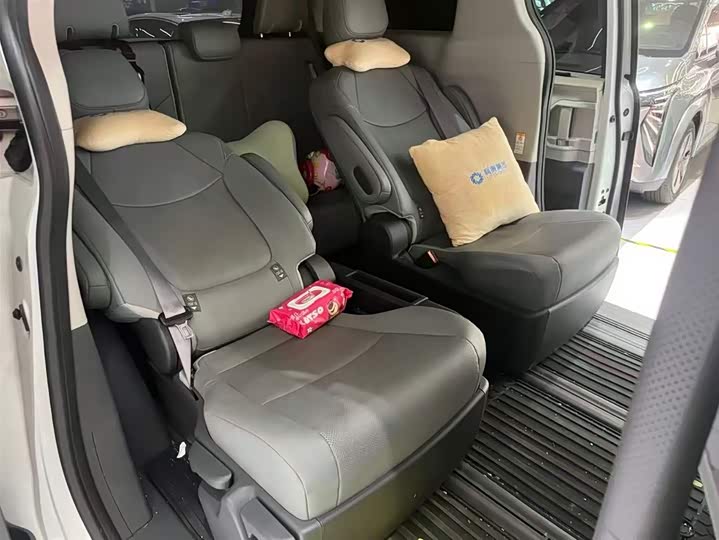 Toyota Sienna 2026 2026款 2.5L 双擎两驱豪华版