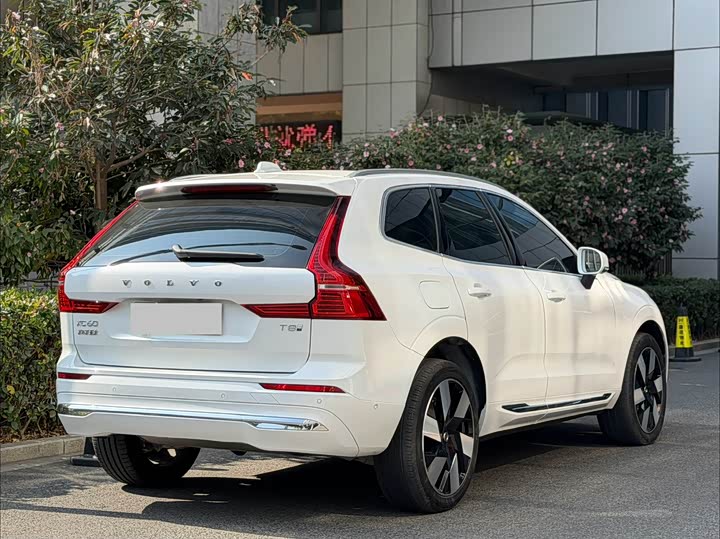 Volvo XC60 Hybrid 2025 2025款 插电式混动 长续航四驱智远豪华版
