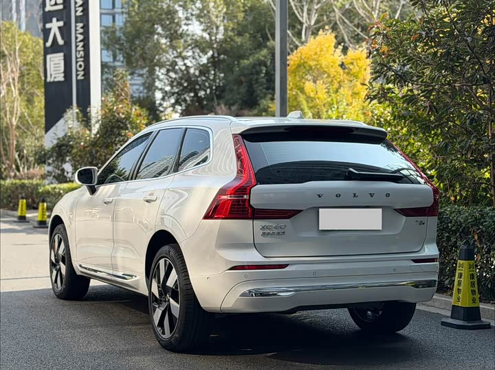 Volvo XC60 Hybrid 2025 2025款 插电式混动 长续航四驱智远豪华版