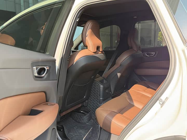 Volvo XC60 Hybrid 2025 2025款 插电式混动 长续航四驱智远豪华版