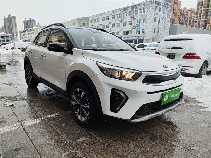 Kia KX1 2021 2021款 1.4L CVT趣享天窗款