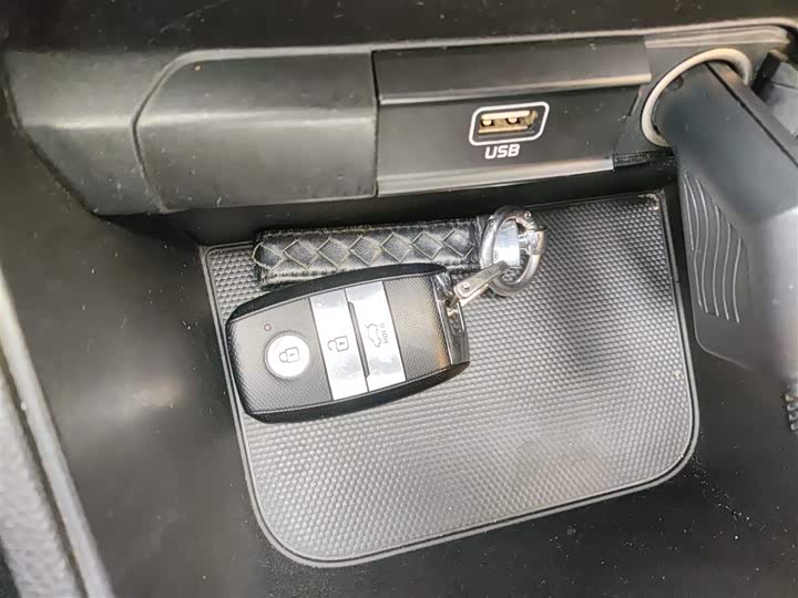 Kia KX1 2021 2021款 1.4L CVT趣享天窗款