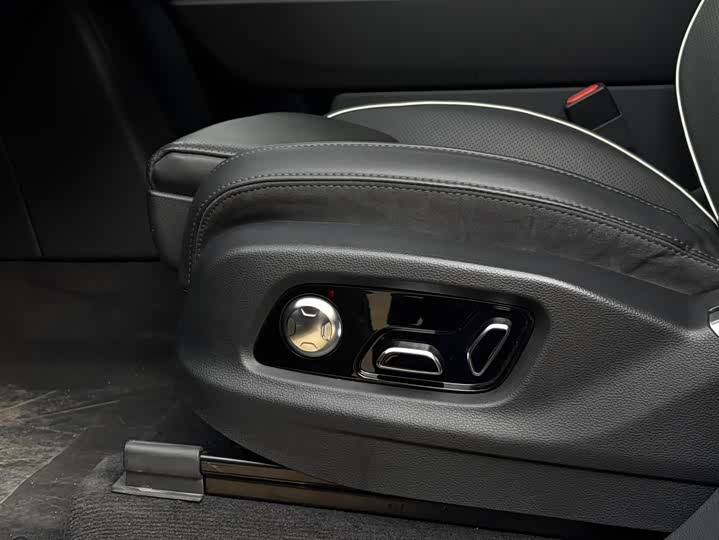 Hongqi E-HS9 2022 2022款 690km 旗享版 六座